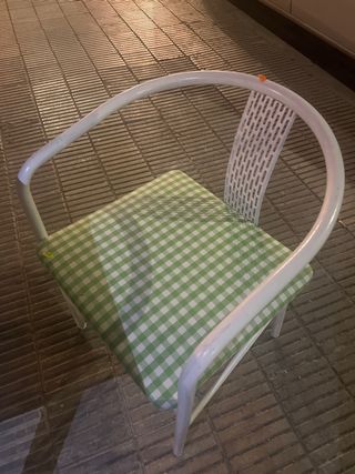 Mesa de cocina extensible y 2 sillas