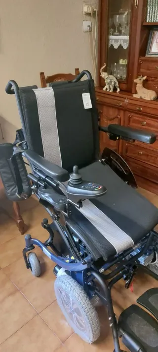 Silla de ruedas eléctrica elevable sin estrenar