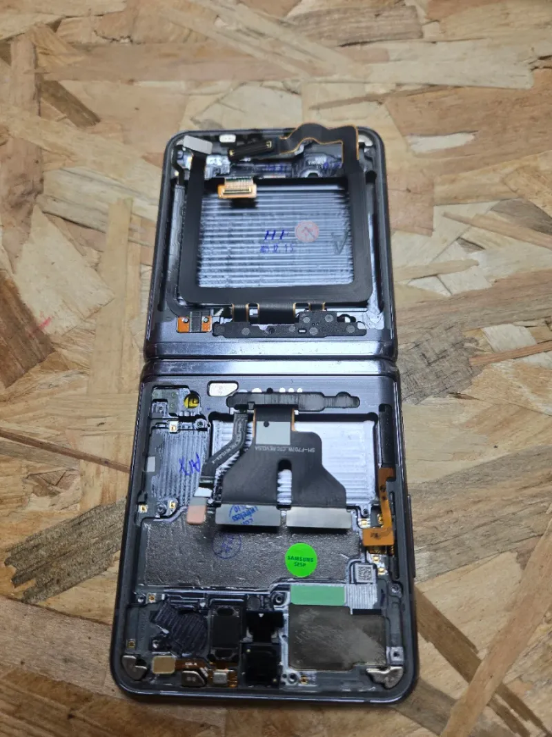 Pantalla Z Flip 5G Negra ""A Estrenar"" afbeelding 2