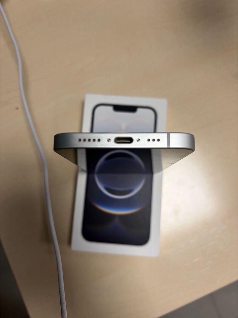 iPhone 16e 256GB Blanco COMO NUEVO | Batería 100% afbeelding 6