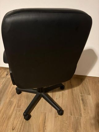 Silla de oficina negra