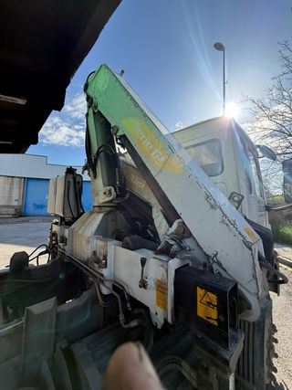 Camión Volvo FL618 Grúa Basculante