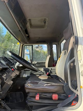 Camión Volvo FL618 Grúa Basculante