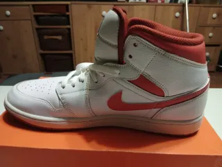 Air Jordan 1 MID SE Rojo Blanco