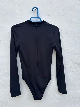 Body rojo manga larga lazo