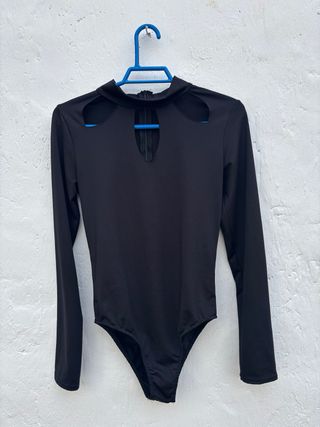 Body rojo manga larga lazo