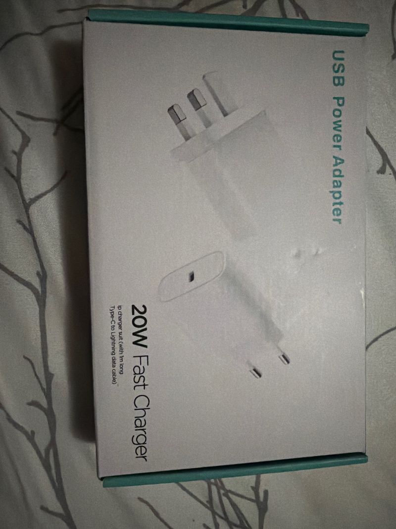 Cargador USB 20W Fast Charger No incluye cable