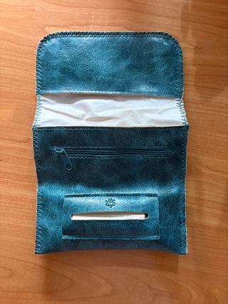Tabaquera de piel sintética azul