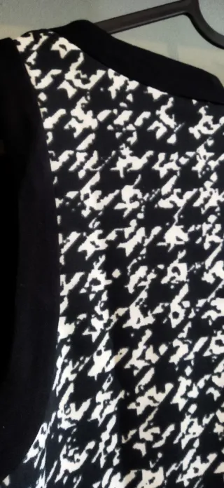 Vestido corto estampado blanco y negro