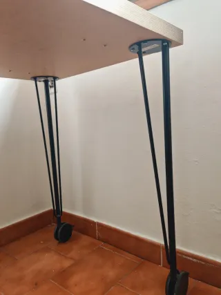 Escritorio IKEA madera y metal