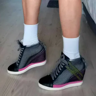 Zapatillas Hogan Rebel Cuña Malla Negra Rosa