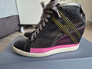 Zapatillas Hogan Rebel Cuña Malla Negra Rosa