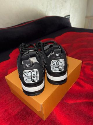 Louis Vuitton Zapatillas Negras