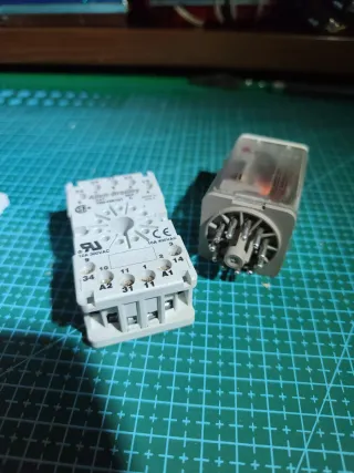 Relé Allen-Bradley 700-HA33A03-3 230VAC