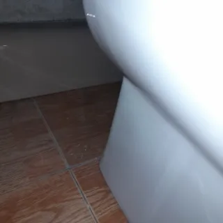 Inodoro con salida  vertical  ( al suelo )