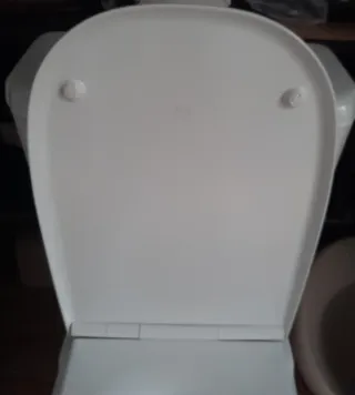 Inodoro con salida  vertical  ( al suelo )