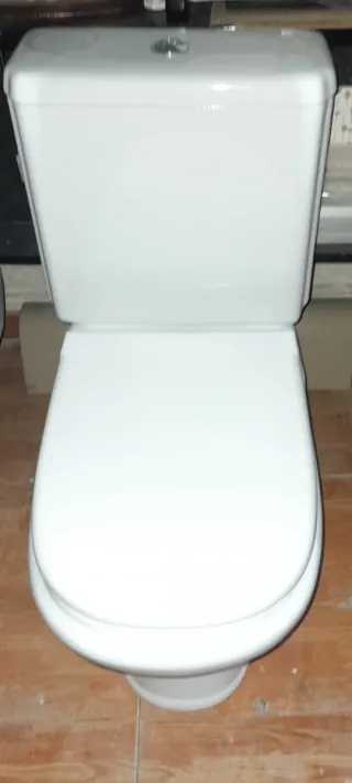 Inodoro con salida  vertical  ( al suelo )