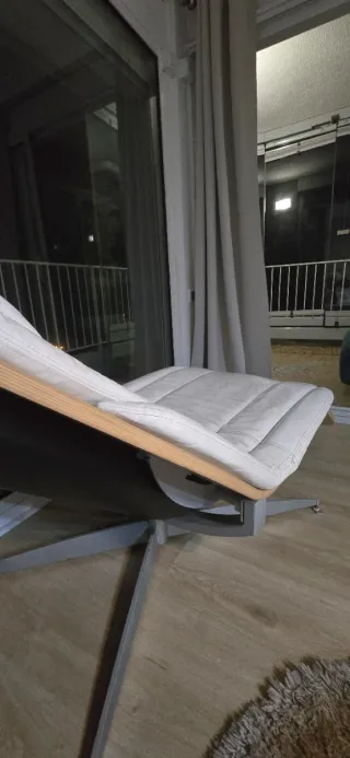 Chaiselongue madera y cuero blanco