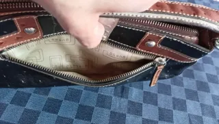 Borsetta Guess nera e marrone