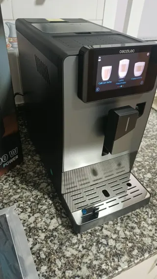 Cafetera Cecotec CMM Latte Touch Negra