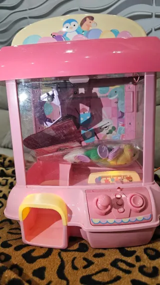 Mini máquina de garras atrapa peluches