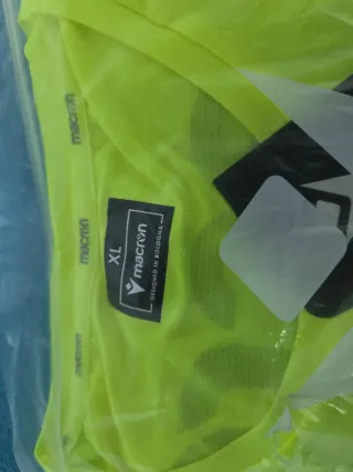 Camiseta Calentamiento RFEF Macron Amarilla Flúor