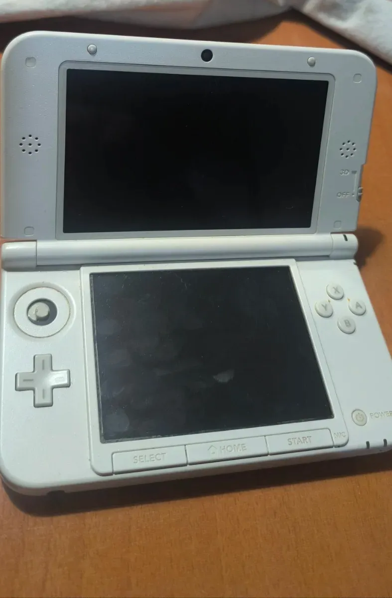 Nintendo 3DS XL con juegos y caja original afbeelding 4