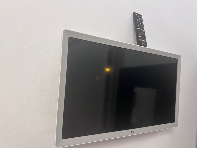 Televisor LG Blanco 24”