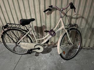 Bicicleta urbana blanca