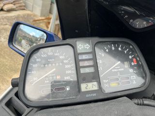 BMW K100 blanco/azul modelo Baviera clásica