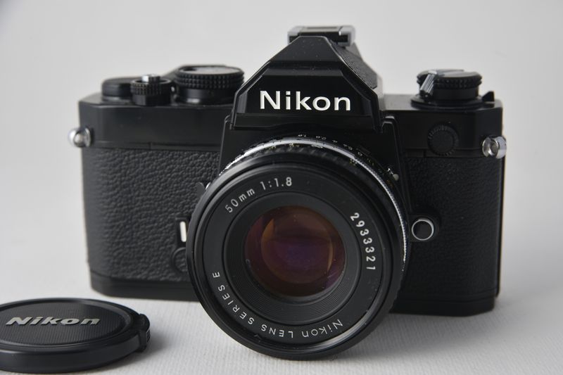 Nikon FM negra primera serie grabada