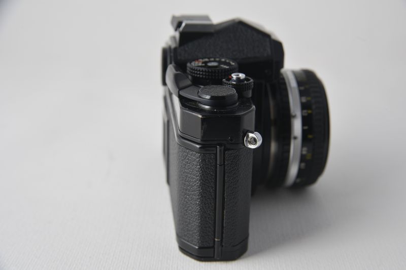 Nikon FM negra primera serie grabada afbeelding 5
