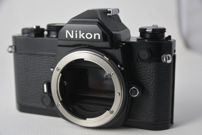 Nikon FM negra primera serie grabada afbeelding 6