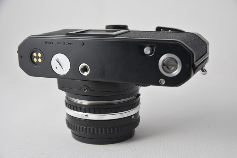 Nikon FM negra primera serie grabada afbeelding 9