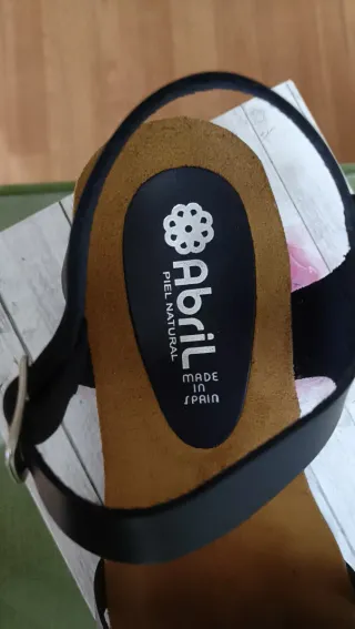 Sandalias de piel azul marino y plateado