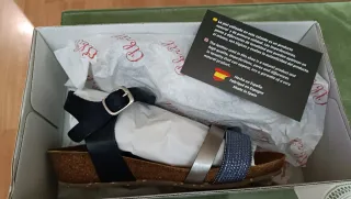 Sandalias de piel azul marino y plateado