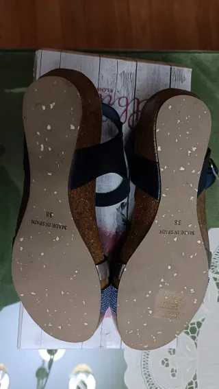 Sandalias de piel azul marino y plateado