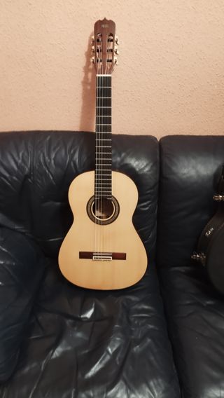 Guitarra Clásica Año 2000 Casi Nueva