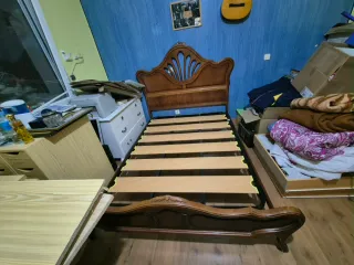 Cama madera clásica cabecero tallado somier