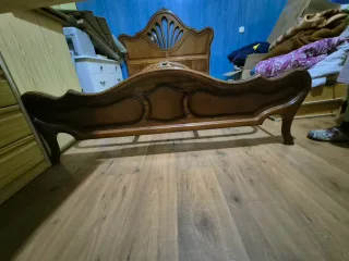 Cama madera clásica cabecero tallado somier