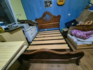 Cama madera clásica cabecero tallado somier