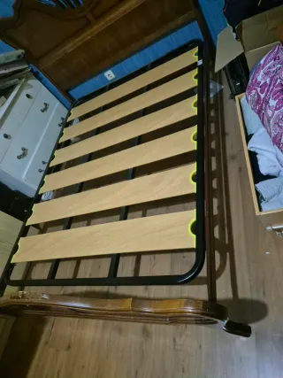 Cama madera clásica cabecero tallado somier