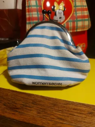 Bolsos DISNEY de mano .monedero.bolsa