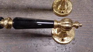 Manillon Latón y Metacrilato Negro, Marrón, Blanco