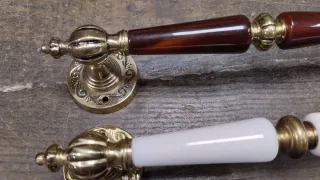 Manillon Latón y Metacrilato Negro, Marrón, Blanco