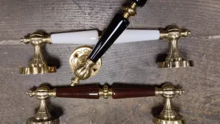 Manillon Latón y Metacrilato Negro, Marrón, Blanco