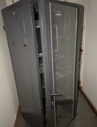 Armario Rack Servidores 42U 19” puerta de cristal