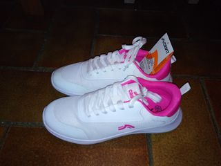 Zapatillas deportivas básicas blancas