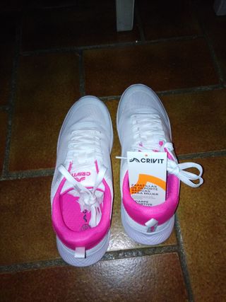 Zapatillas deportivas básicas blancas