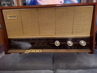Radio Philips Antigua. Funciona buen sonido.